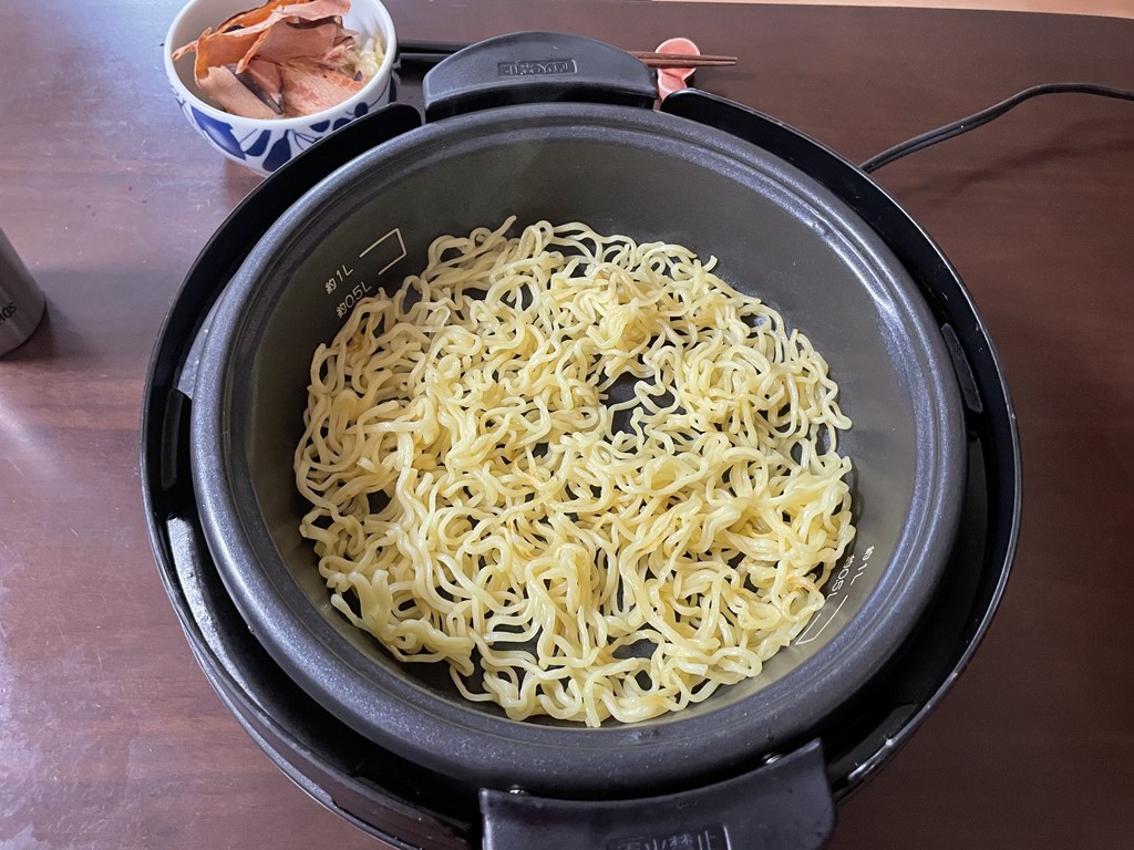 日本テレビ系列沸騰ワード10で出川哲朗さんが志麻さんにリクエストして作った焼きそば。
調味料を入れるタイミングがコツです！