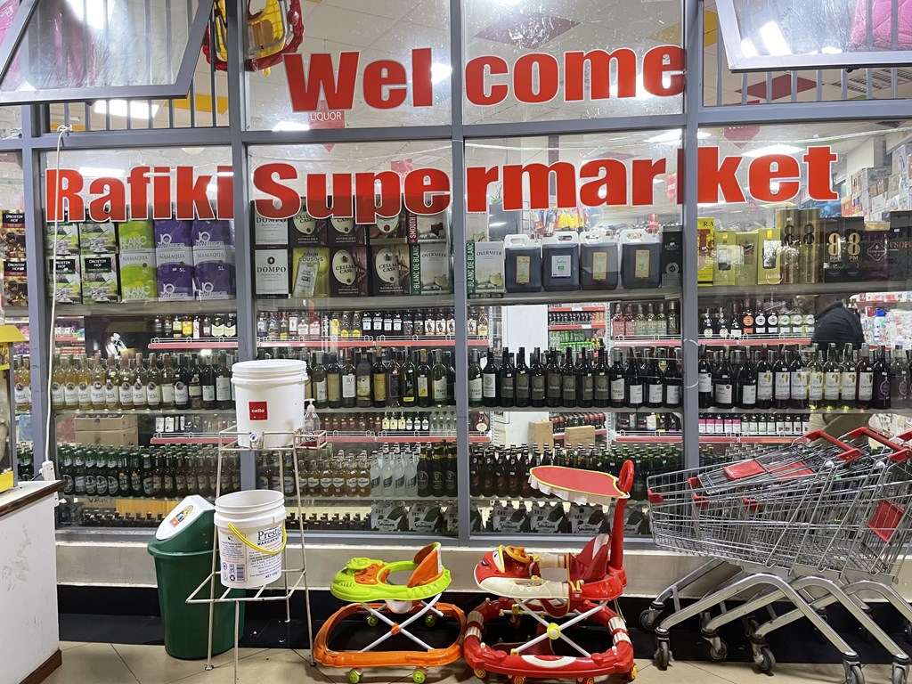 タンザニアに行ってトヨタ車・土産店・スーパーマーケットについて考えたことをまとめました。
特にスーパーマーケットでは、その土地柄が現れます。